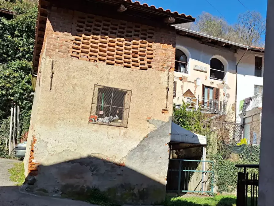 Immagine 3 di Palazzo in vendita  a Front
