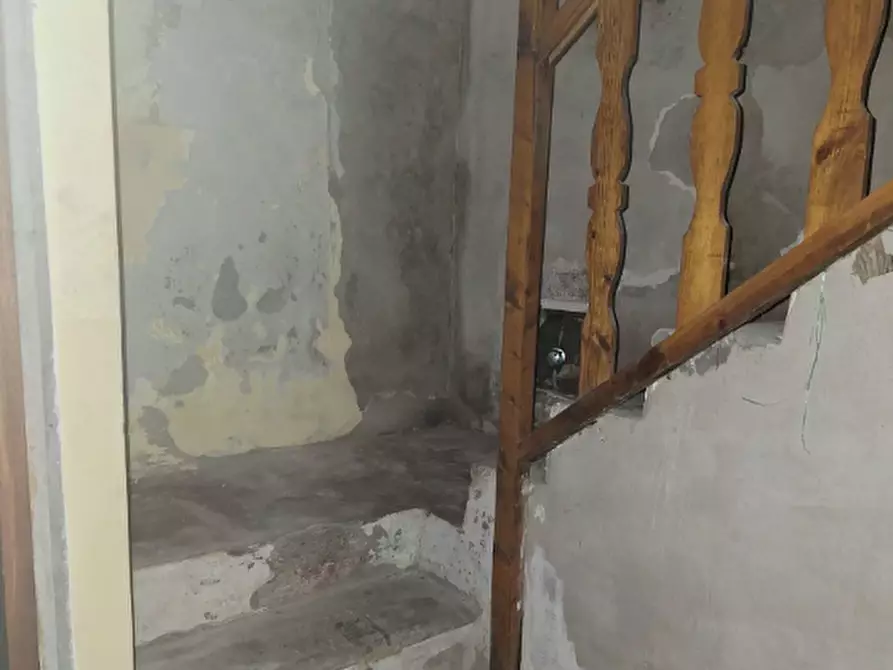 Immagine 8 di Palazzo in vendita  a Front