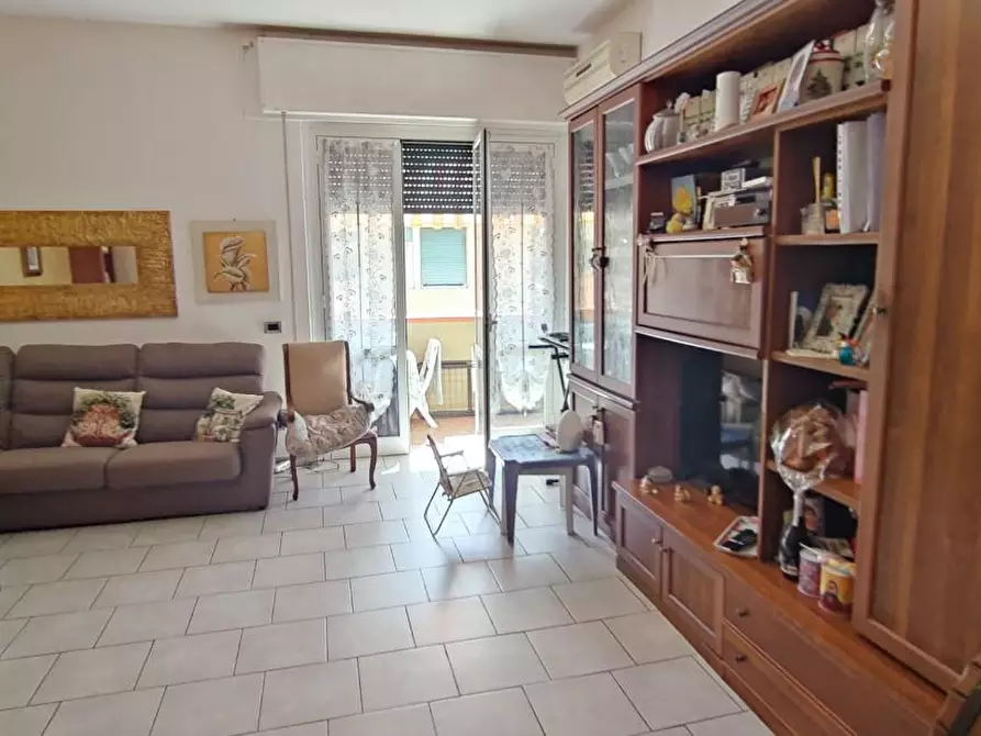 Immagine 2 di Appartamento in vendita  a Carrara