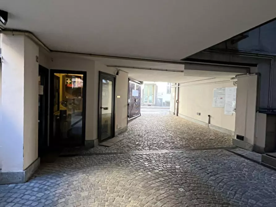 Immagine 1 di Garage in vendita  a Torino