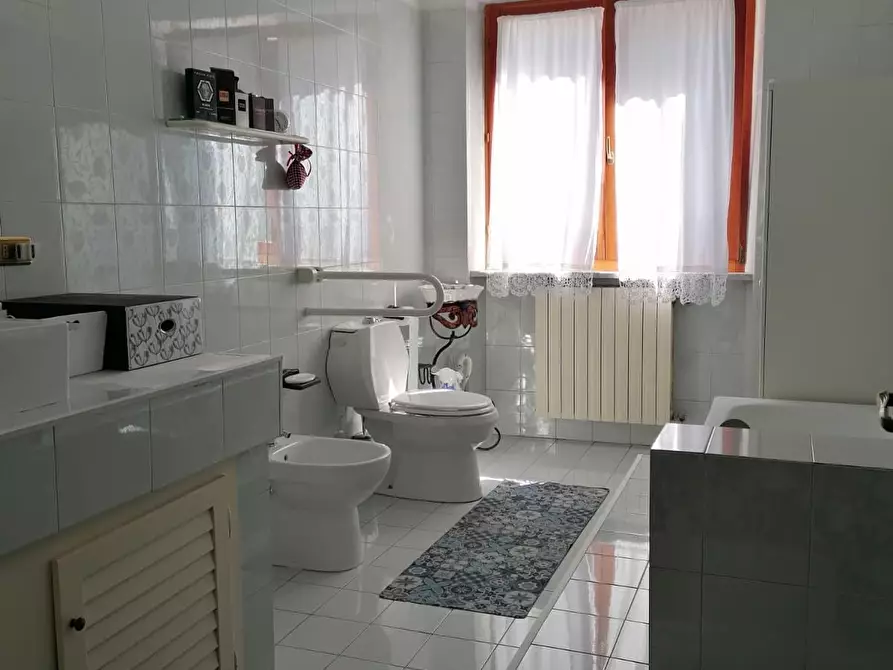 Immagine 16 di Villa in vendita  a Carrara