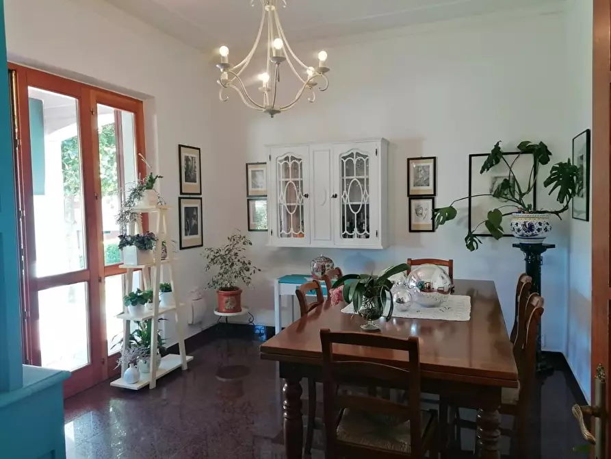 Immagine 1 di Villa in vendita  a Carrara