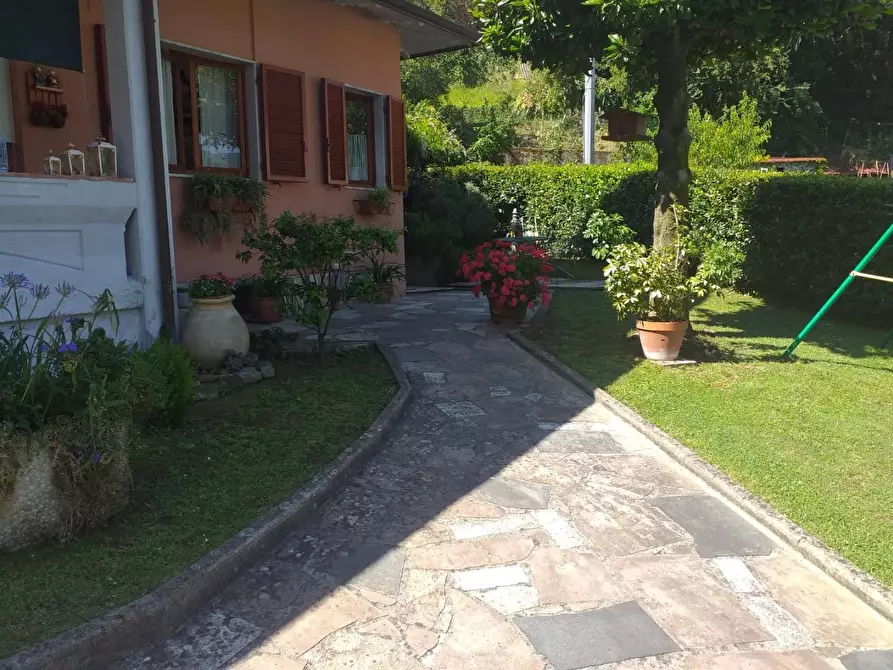Immagine 23 di Villa in vendita  a Carrara