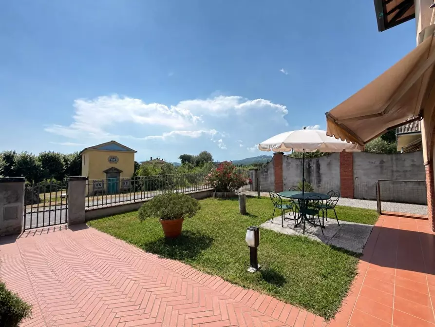 Immagine 19 di Villa in vendita  a Lucca