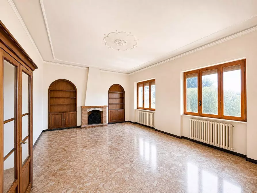 Immagine 5 di Villa in vendita  a Lucca
