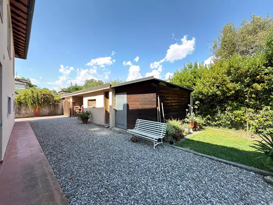 Immagine 22 di Villa in vendita  a Lucca