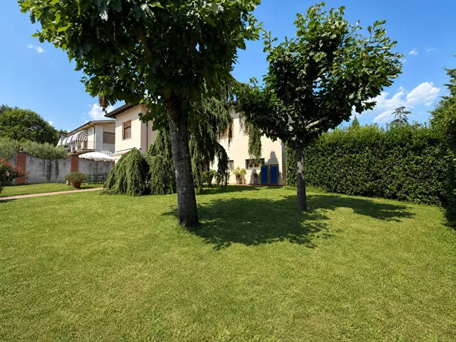 Immagine 20 di Villa in vendita  a Lucca