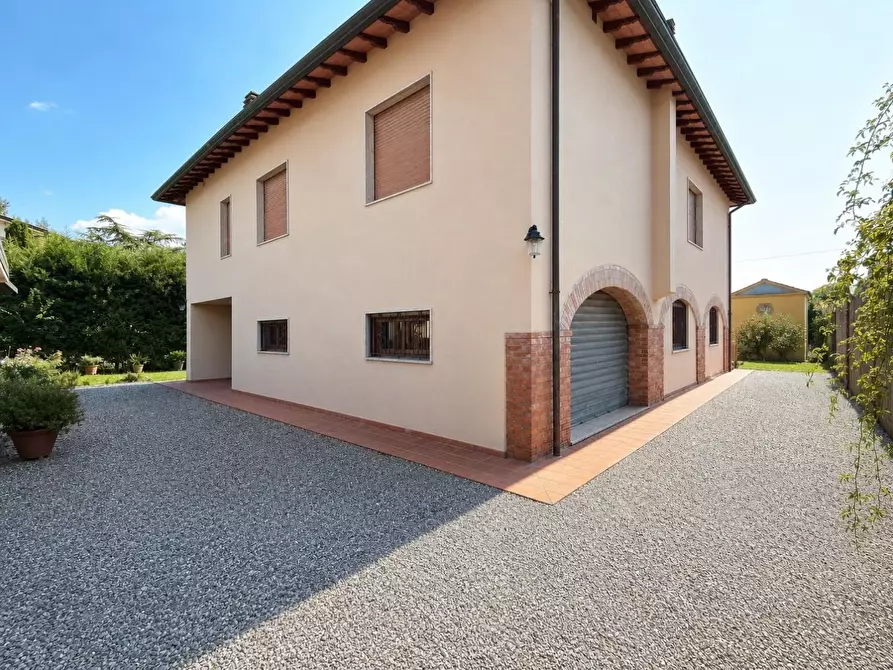 Immagine 18 di Villa in vendita  a Lucca