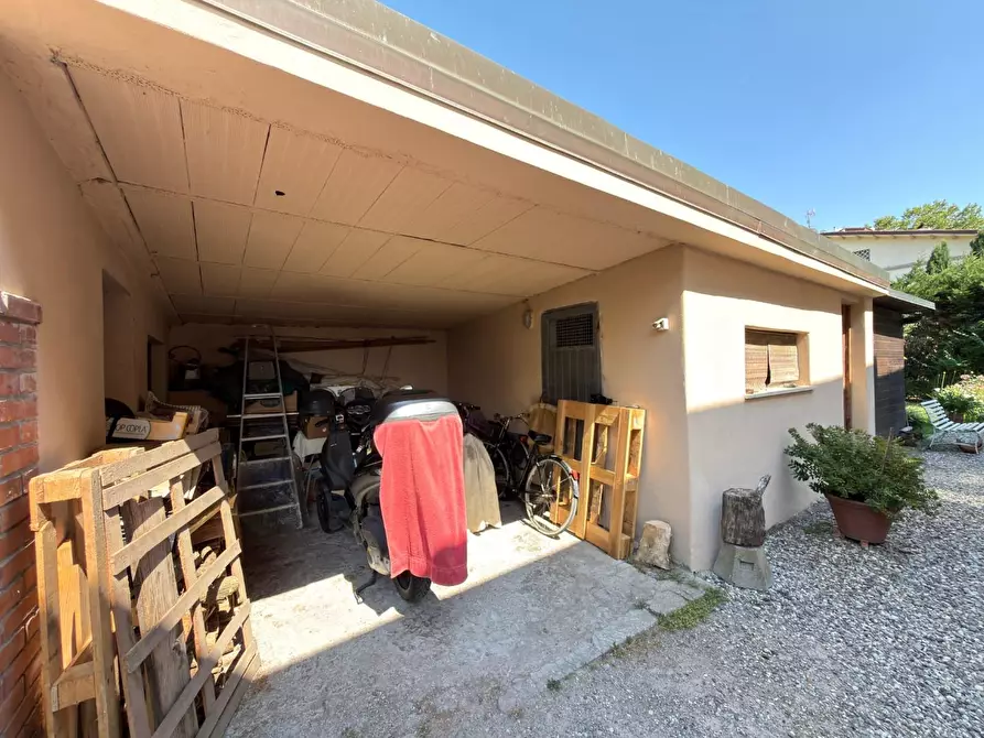 Immagine 23 di Villa in vendita  a Lucca
