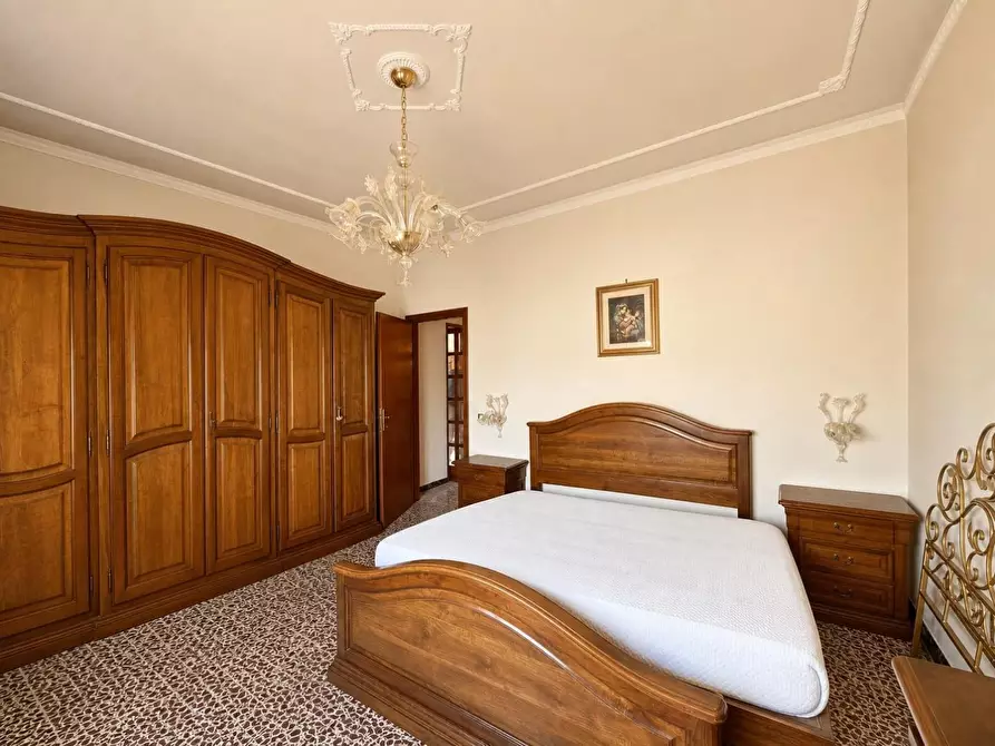 Immagine 13 di Villa in vendita  a Lucca