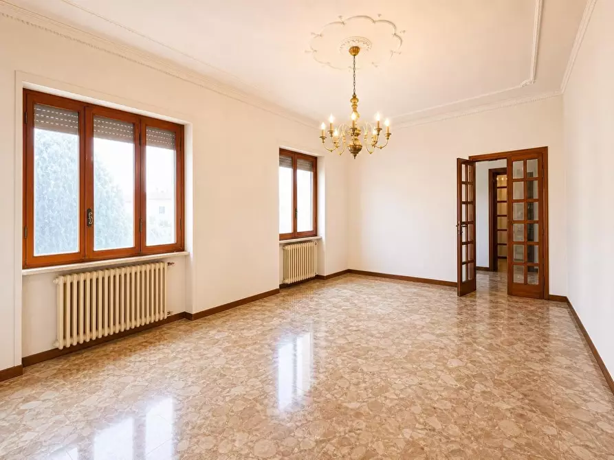 Immagine 6 di Villa in vendita  a Lucca