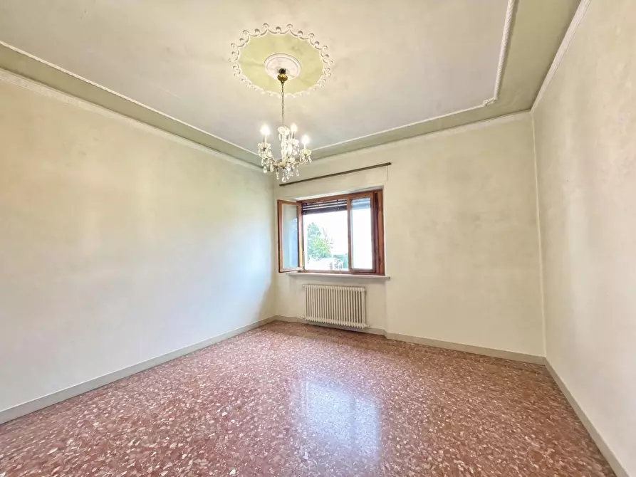 Immagine 8 di Villa in vendita  a Lucca