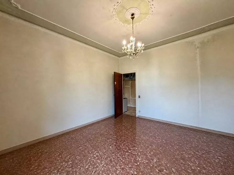 Immagine 9 di Villa in vendita  a Lucca
