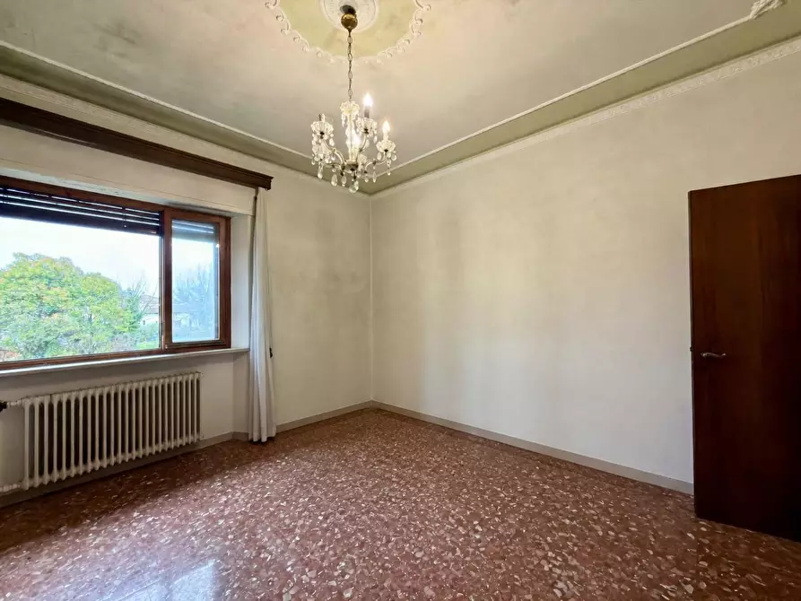 Immagine 10 di Villa in vendita  a Lucca