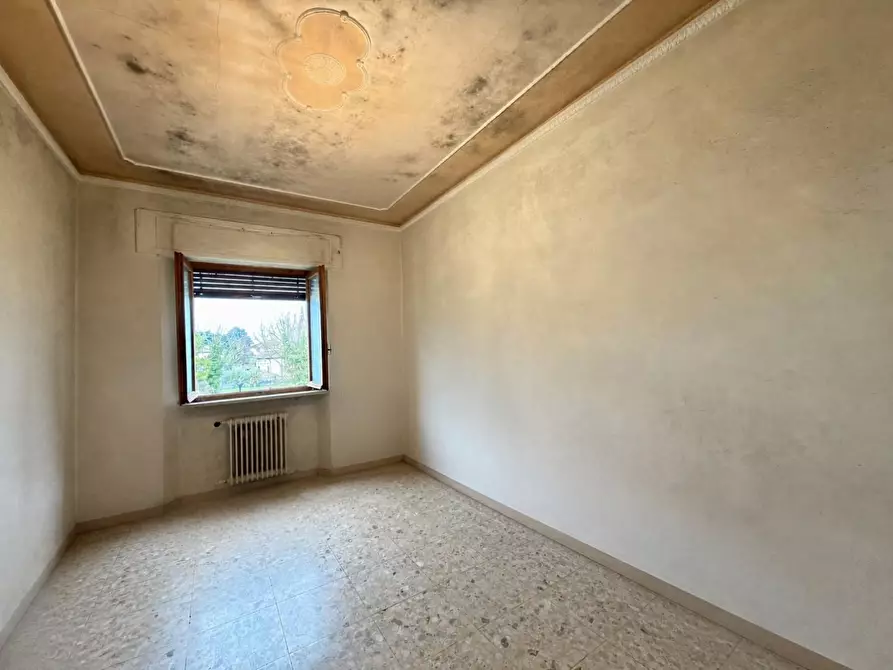 Immagine 11 di Villa in vendita  a Lucca