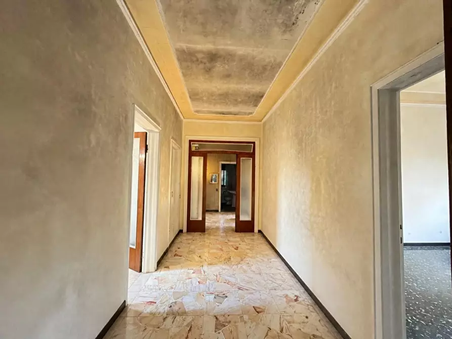 Immagine 17 di Villa in vendita  a Lucca