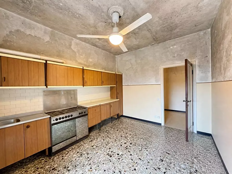 Immagine 7 di Villa in vendita  a Lucca