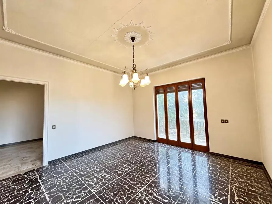 Immagine 2 di Villa in vendita  a Lucca