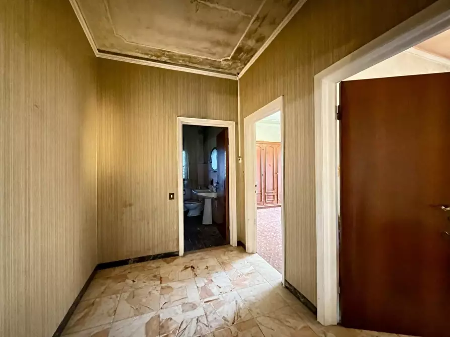 Immagine 16 di Villa in vendita  a Lucca
