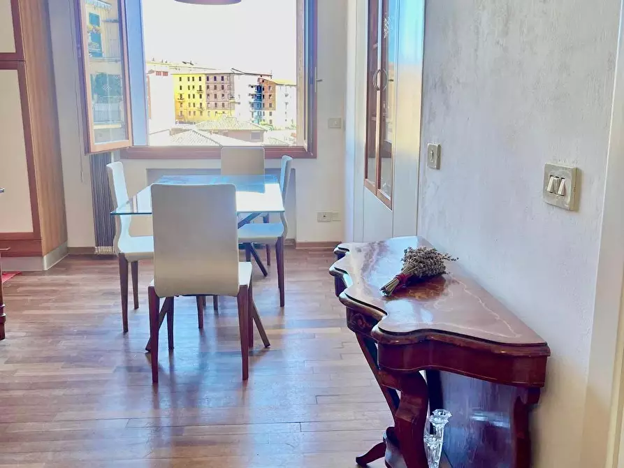 Immagine 12 di Appartamento in vendita  a Siena