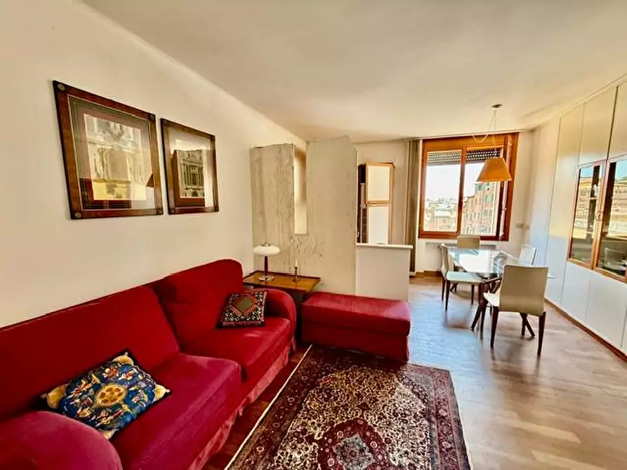Immagine 1 di Appartamento in vendita  a Siena