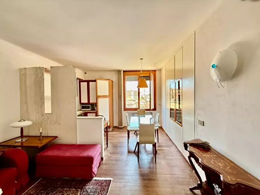 Immagine 4 di Appartamento in vendita  a Siena