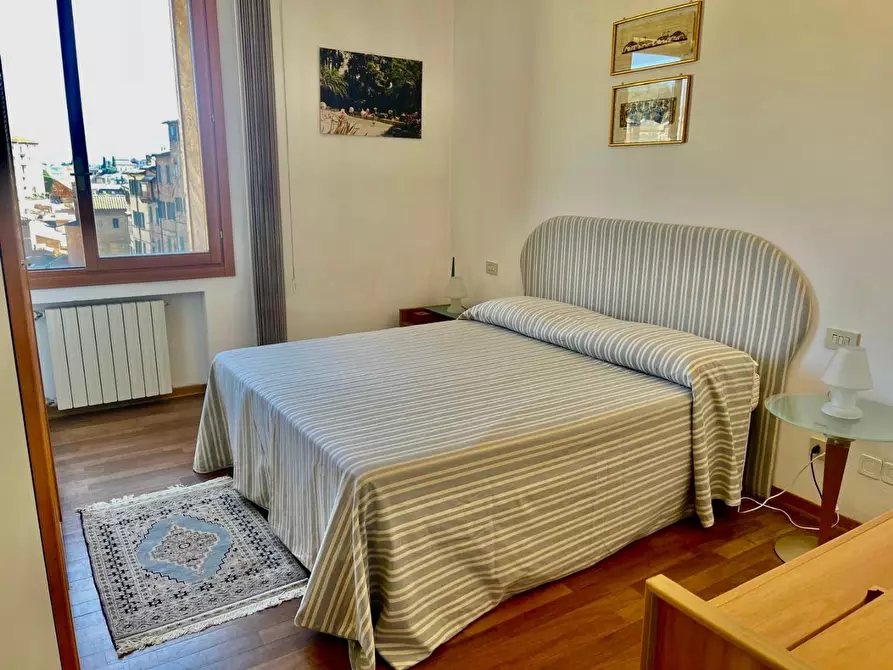 Immagine 22 di Appartamento in vendita  a Siena