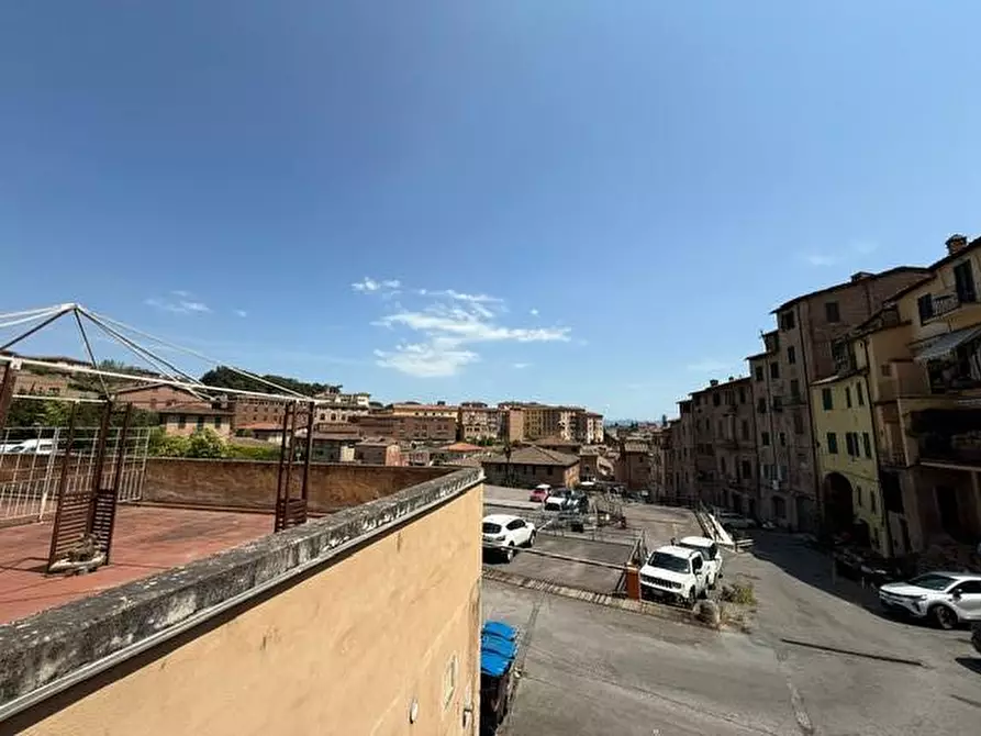 Immagine 32 di Appartamento in vendita  a Siena
