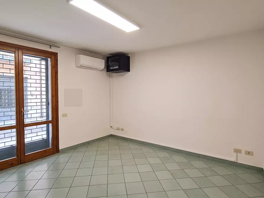 Immagine 3 di Ufficio in affitto  a Fucecchio