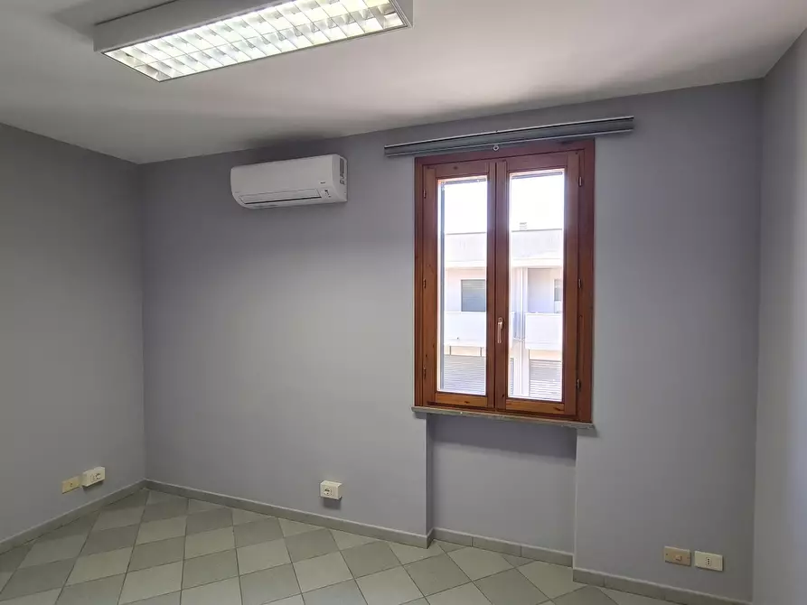 Immagine 2 di Ufficio in affitto  a Fucecchio