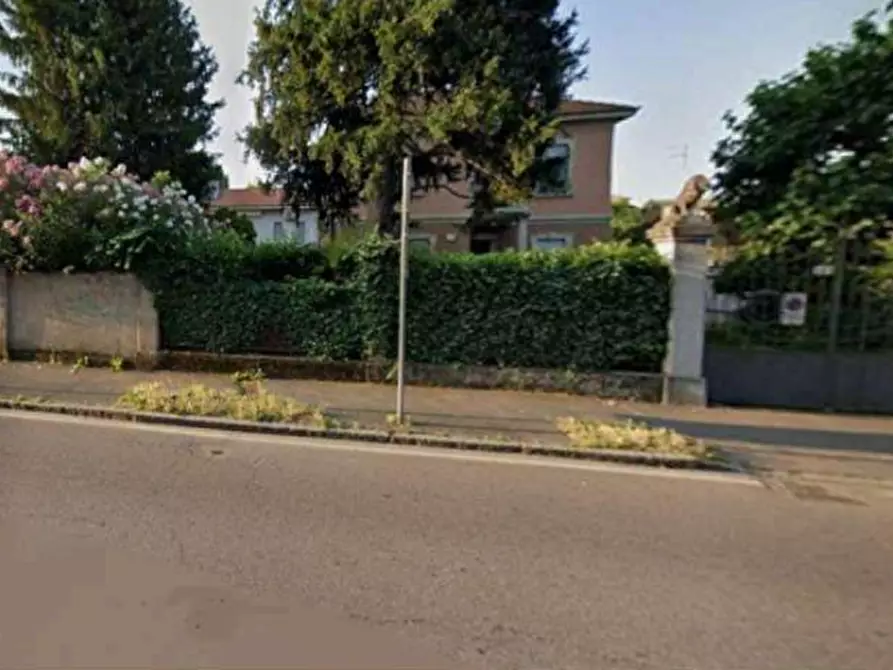 Immagine 4 di Villa in vendita  a Saronno