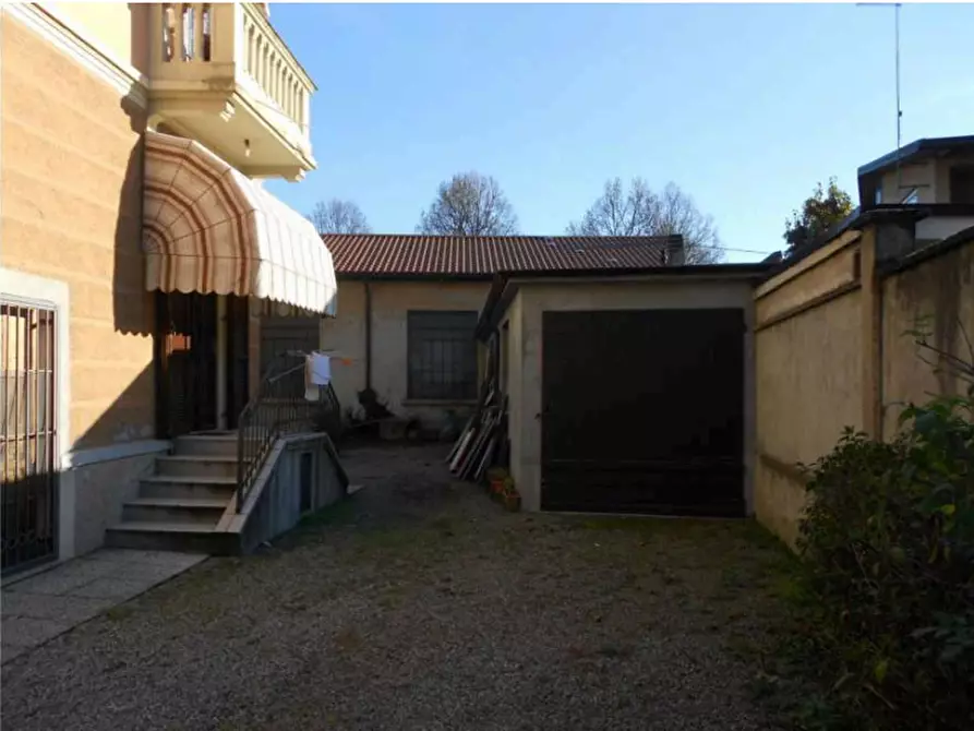 Immagine 3 di Villa in vendita  a Saronno