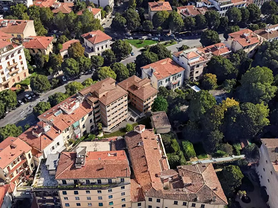 Immagine 16 di Appartamento in vendita  a Firenze