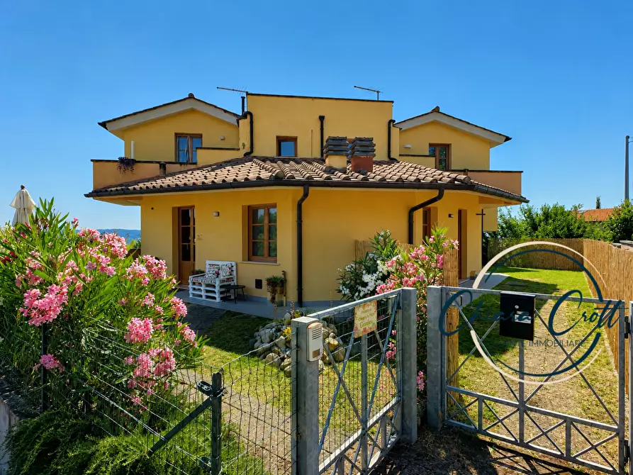 Immagine 1 di Casa quadrifamiliare in vendita  a Lajatico