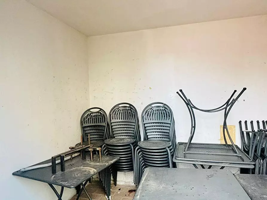 Immagine 17 di Locale commerciale in affitto  a Porcari