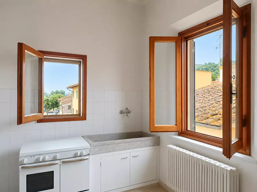 Immagine 7 di Appartamento in vendita  a Capraia E Limite