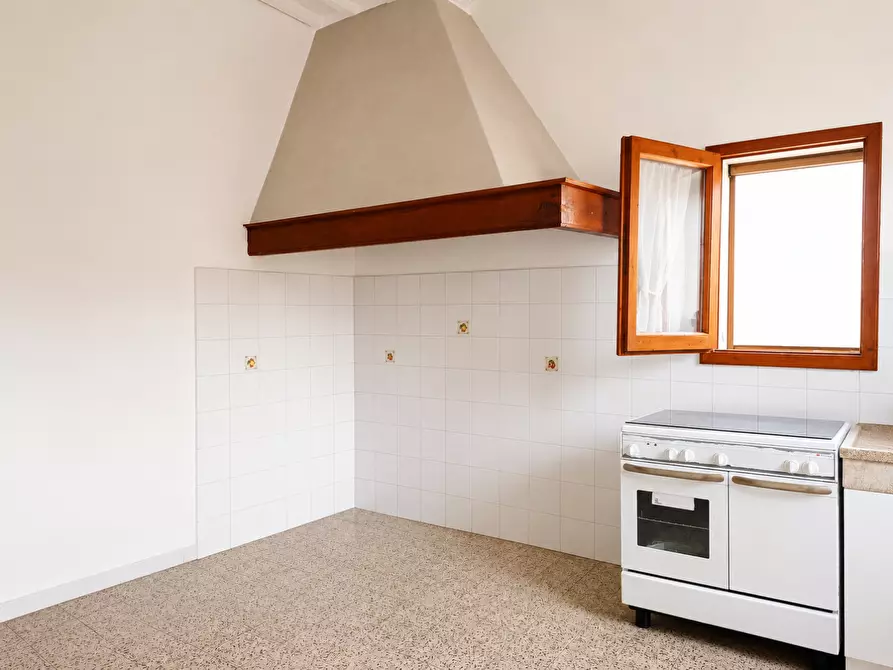 Immagine 2 di Appartamento in vendita  a Capraia E Limite