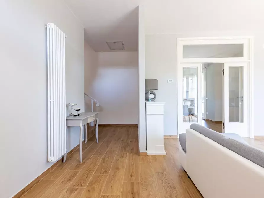 Immagine 12 di Villa in vendita  a Cascina