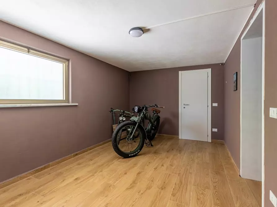 Immagine 25 di Villa in vendita  a Cascina