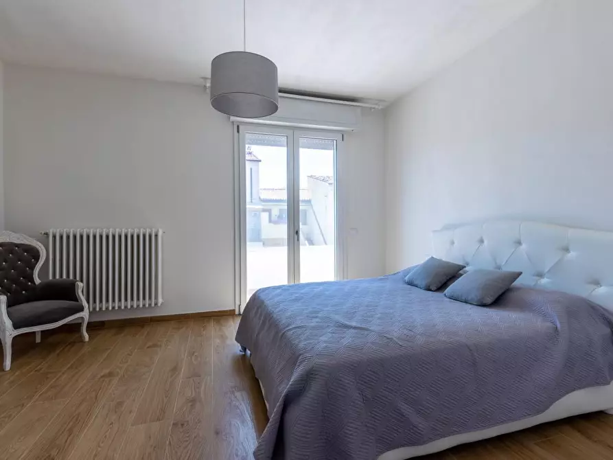Immagine 17 di Villa in vendita  a Cascina