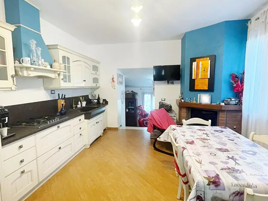 Immagine 12 di Porzione di casa in vendita  a Santa Maria A Monte