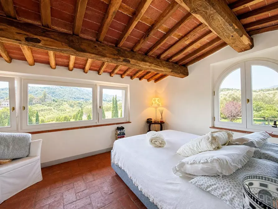 Immagine 19 di Rustico / casale in vendita  a Lucca