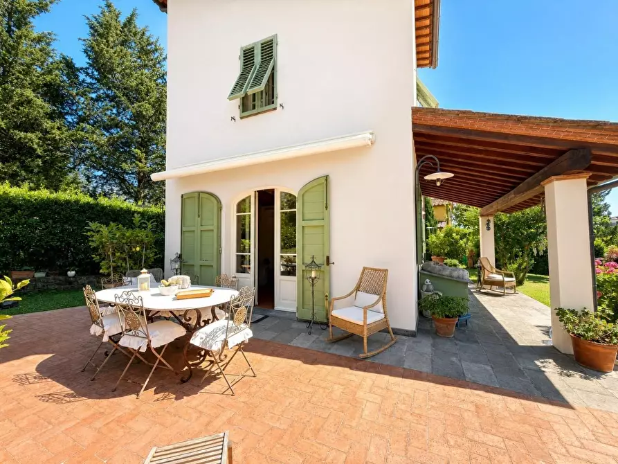 Immagine 35 di Rustico / casale in vendita  a Lucca