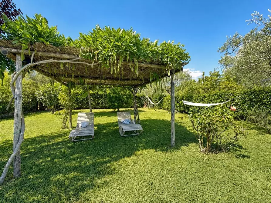 Immagine 33 di Rustico / casale in vendita  a Lucca