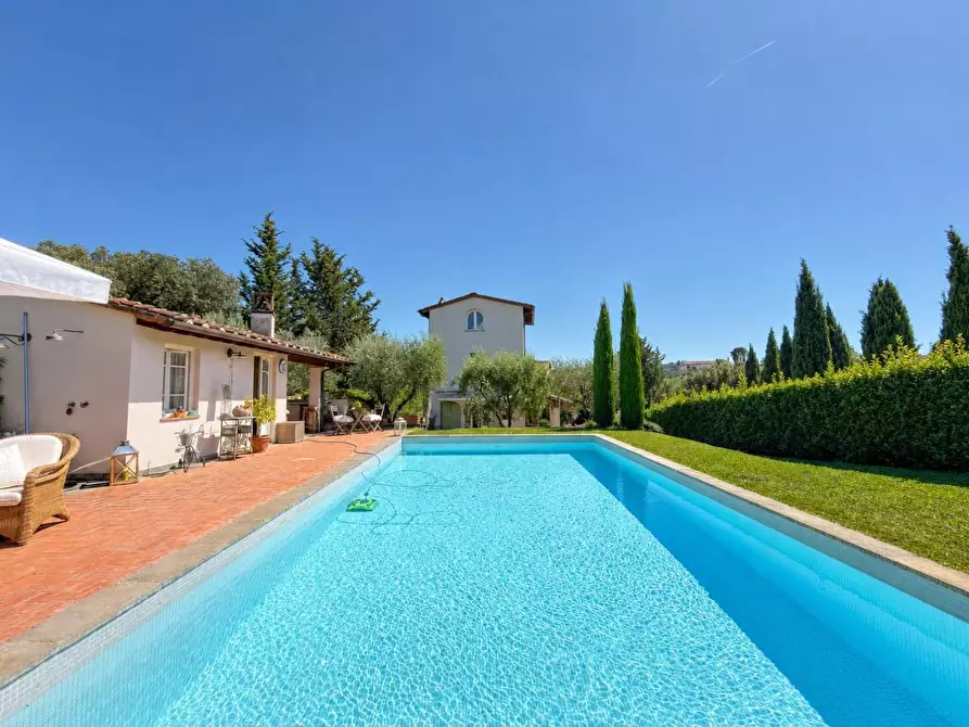 Immagine 4 di Rustico / casale in vendita  a Lucca
