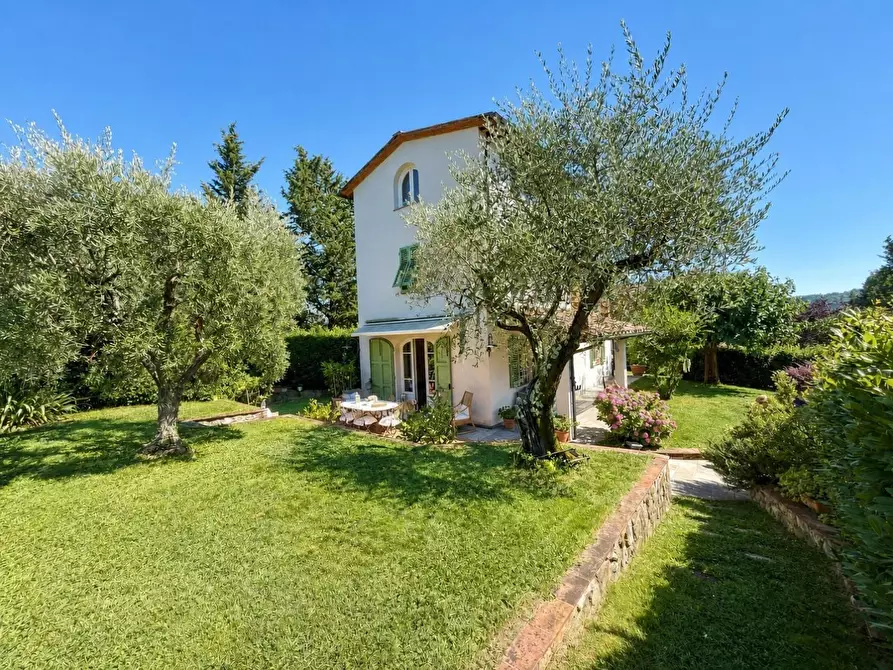 Immagine 46 di Rustico / casale in vendita  a Lucca