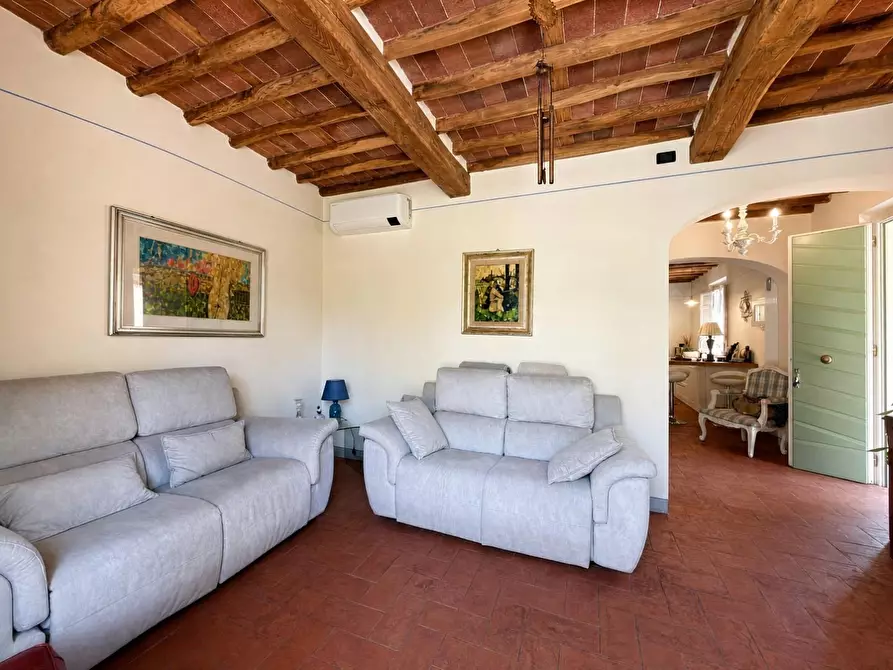 Immagine 43 di Rustico / casale in vendita  a Lucca
