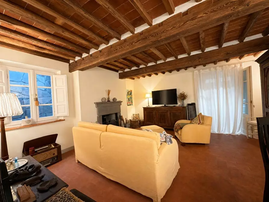 Immagine 15 di Rustico / casale in vendita  a Lucca