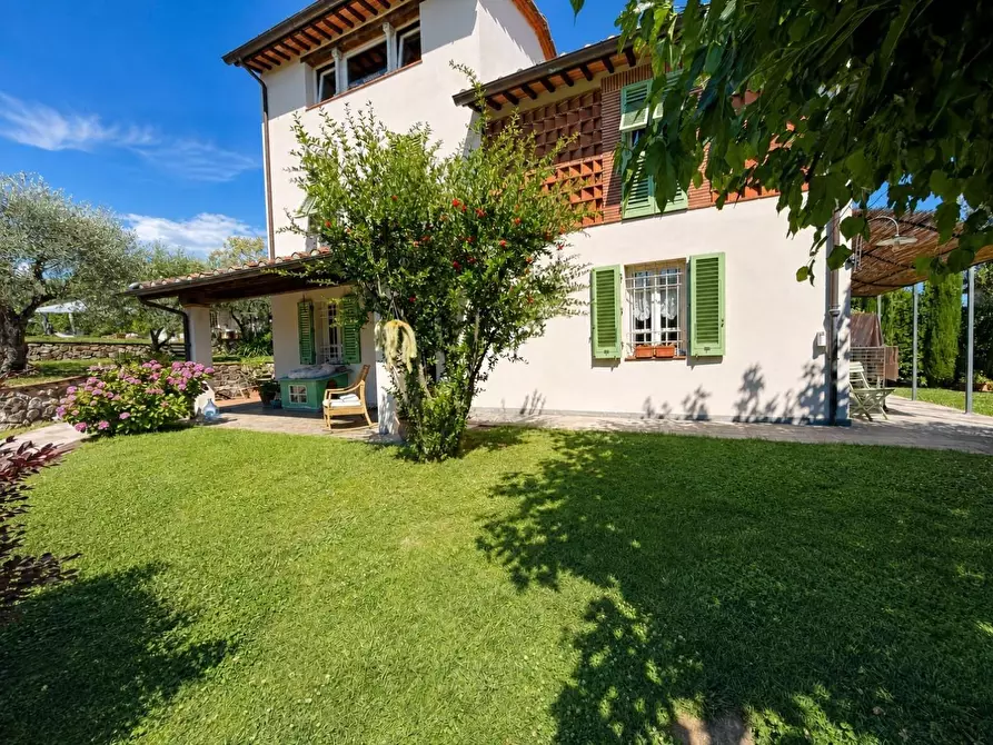 Immagine 2 di Rustico / casale in vendita  a Lucca