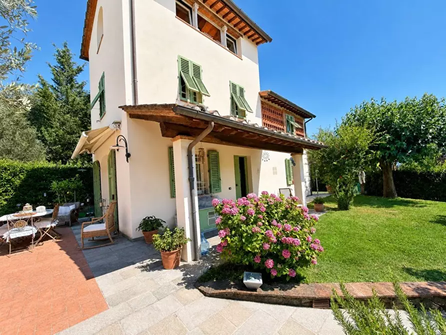 Immagine 36 di Rustico / casale in vendita  a Lucca
